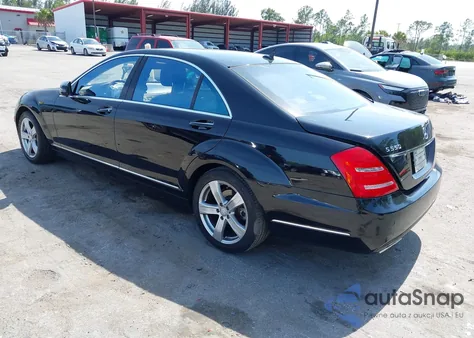 2010 Mercedes-Benz S 550 z USA, uszkodzony, nr VIN WDDNG7BB7AA349375